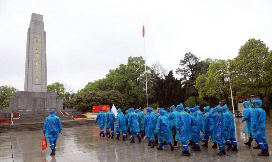 管家婆最准一肖一码必中一肖和2025澳门三中三必中一组网站:争议性的观点、精选解释落实